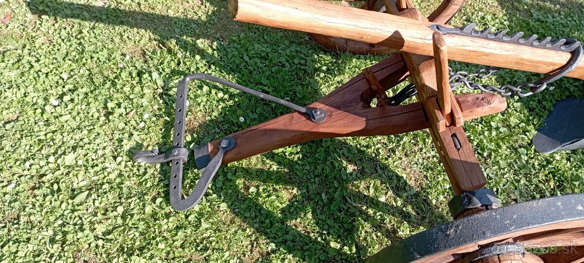 Starý drevený konský pluh - 5