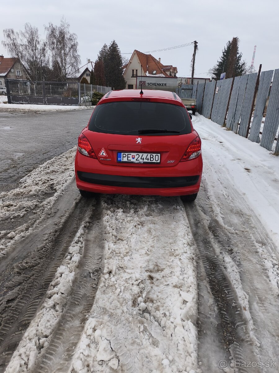 Peugeot 207 1.4i - 5