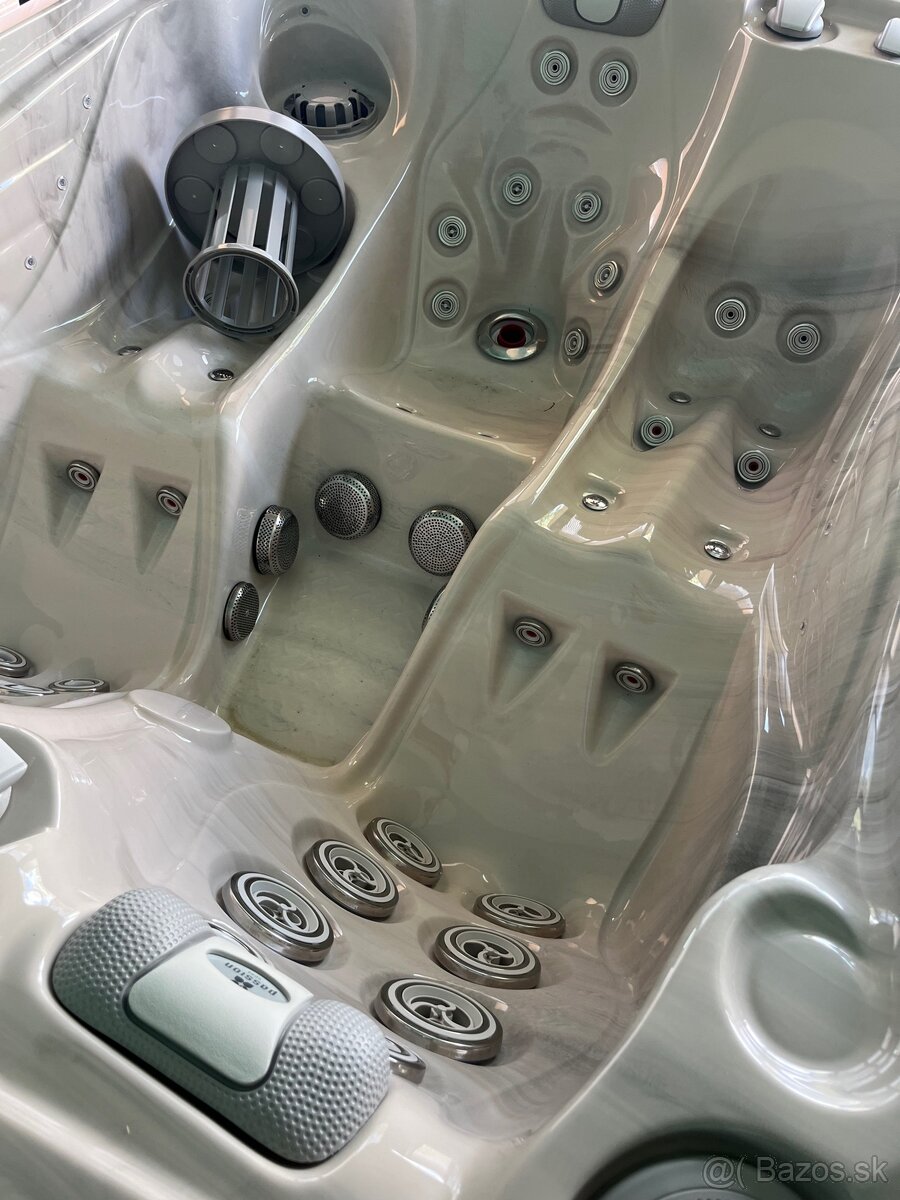 Hydromasážna vírivka pre 3 osoby s ovládaním BALBOA - 5