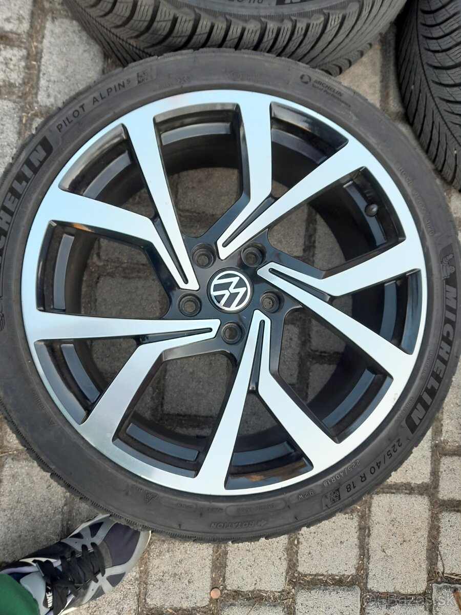 Pneu zimne 225/40 r18 - 5