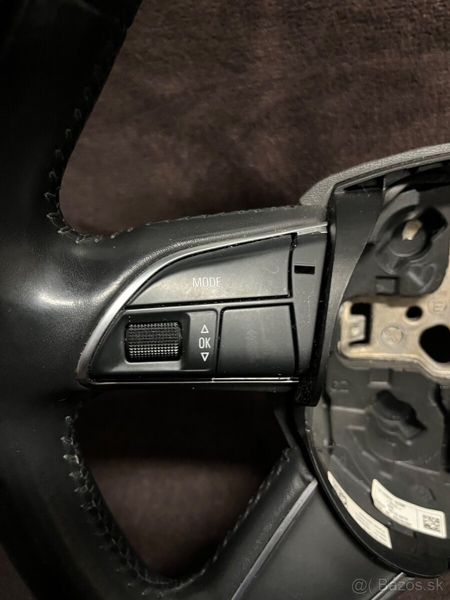 Volant Audi a4 b8 - 5