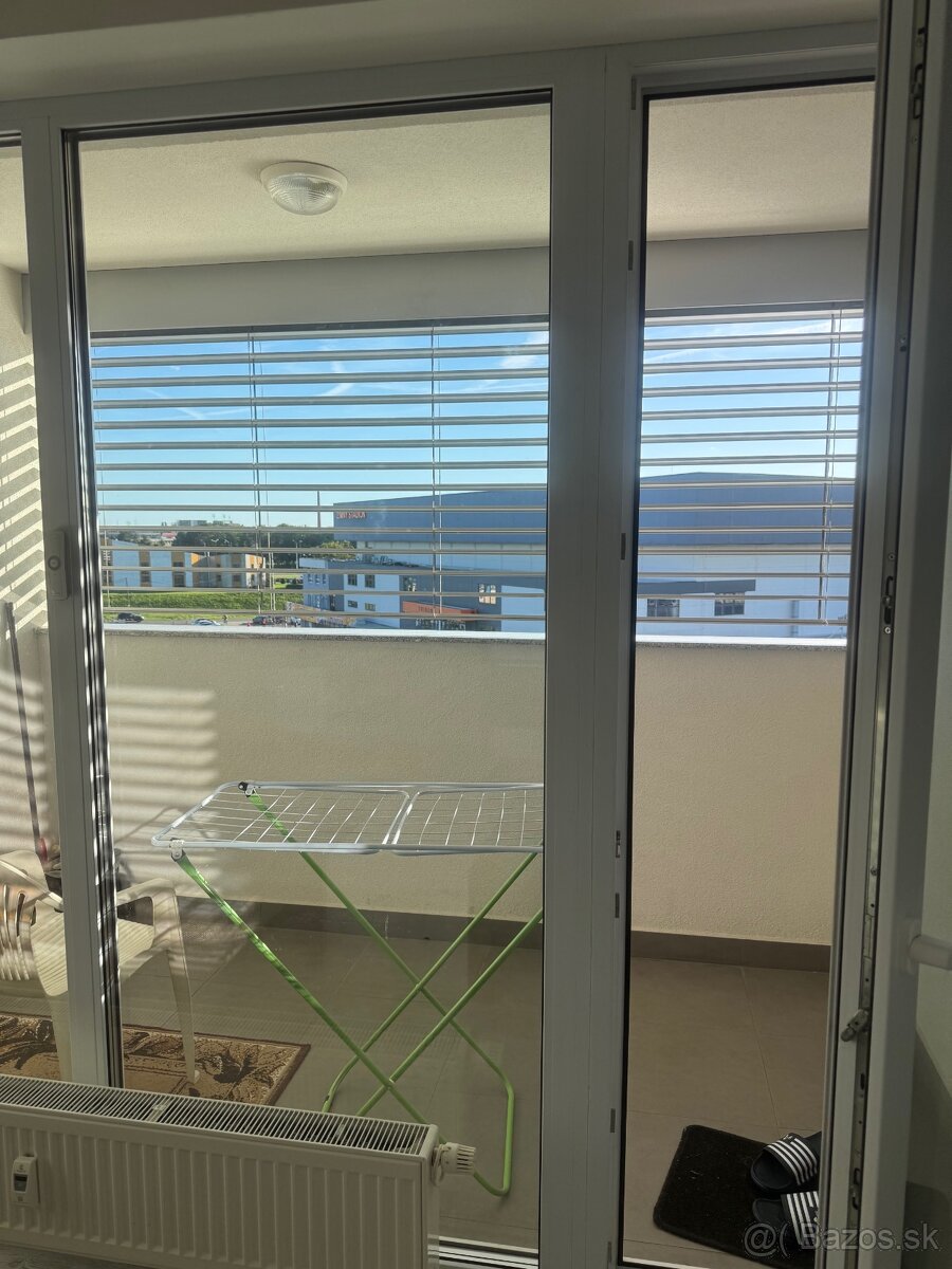 Dám do prenájmu 1.5 izbovy byt s balkónom a parkovacím miest - 5