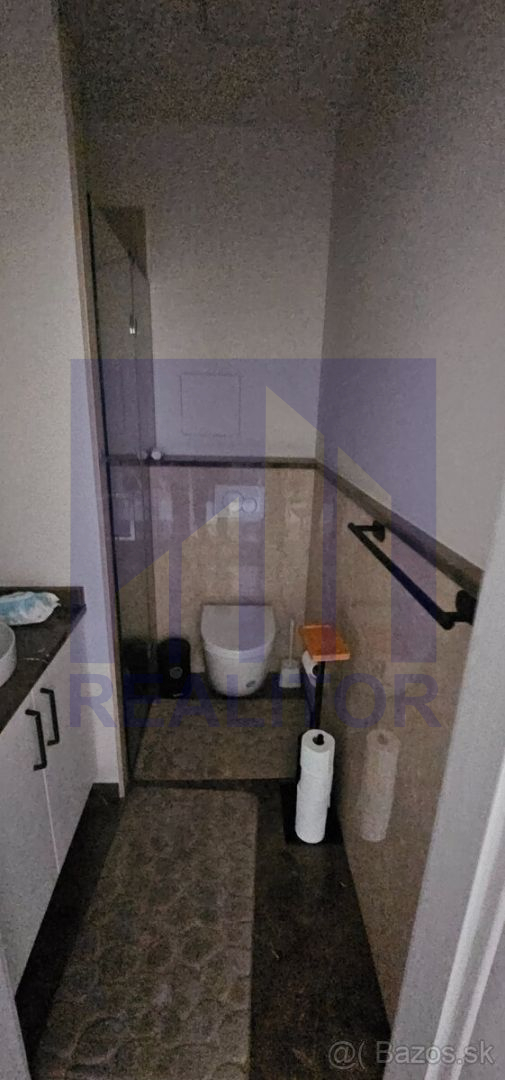 Ponúkame do prenájmu exkluzívny kancelársky priestor v objek - 5