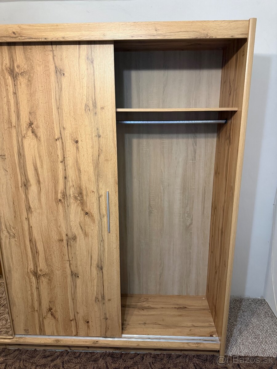 Šatníková skriňa - 5