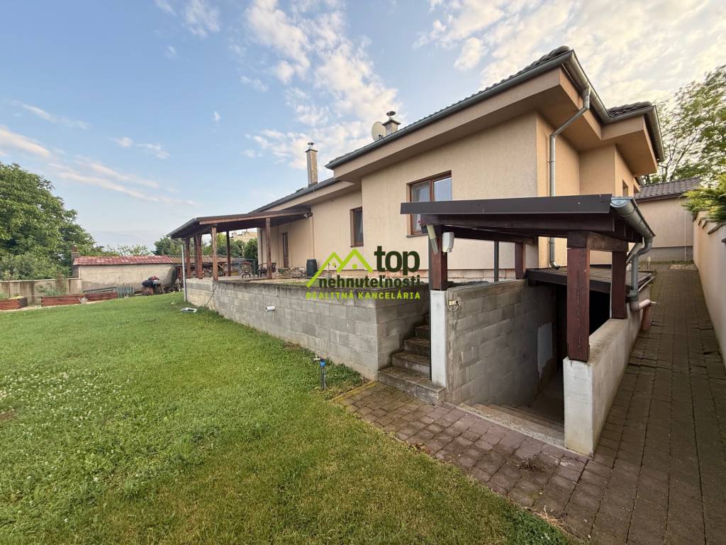 Veľké Zálužie - RD priestranný, zariadený, garáž a pozemok - 5