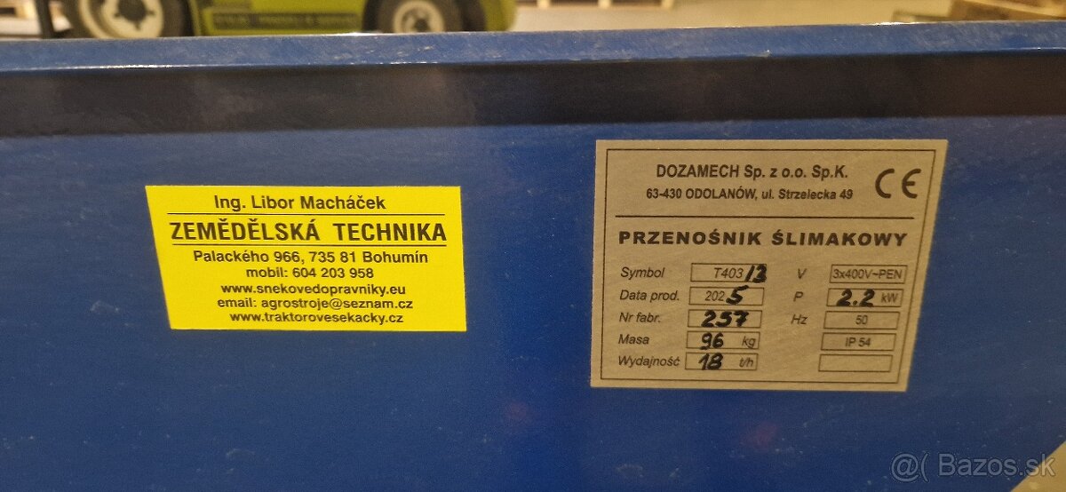 Šnekový dopravník "šikmý" s násypkou a motorom dole - 5