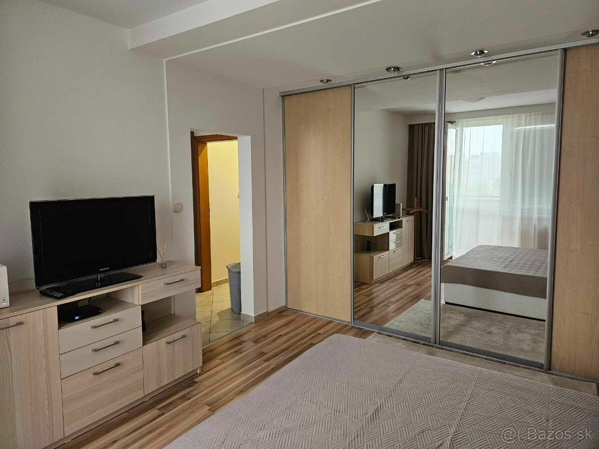 Na prenájom kompletne zariadený 1 izb. byt v centre Levíc - 5