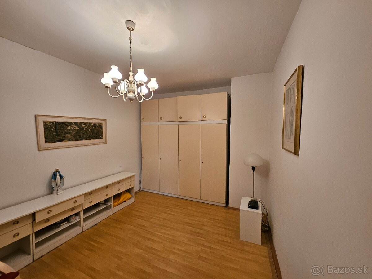 🎄Rodinný dom s podkrovím, záhradou a letným domom - Rača 🎁 - 5