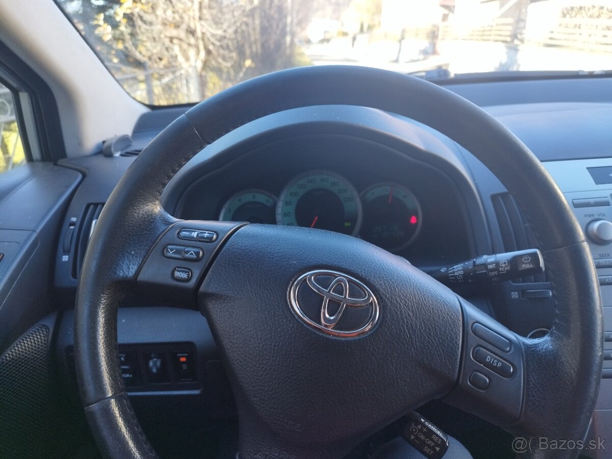 Toyota Corolla Verso - 5