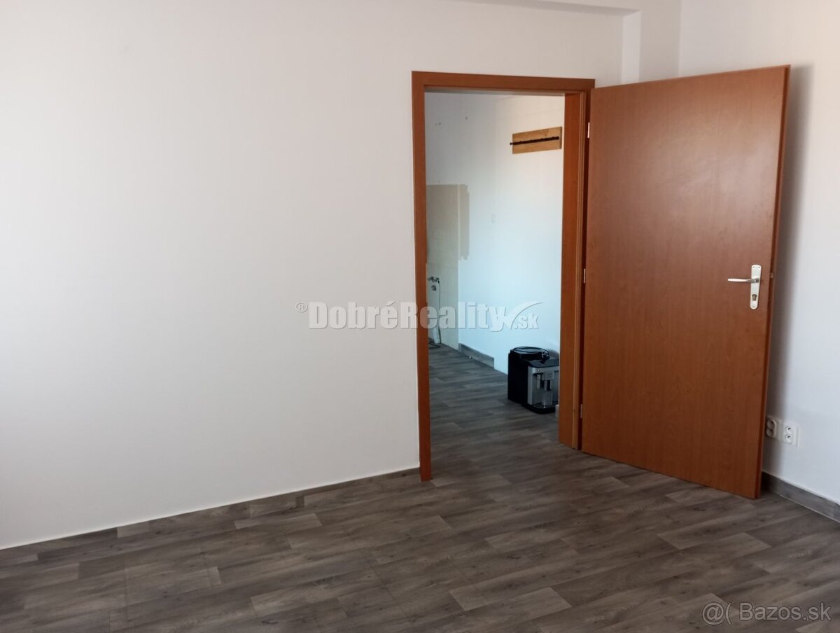 Podnikateľské priestory v srdci Šale na prenájom - 5