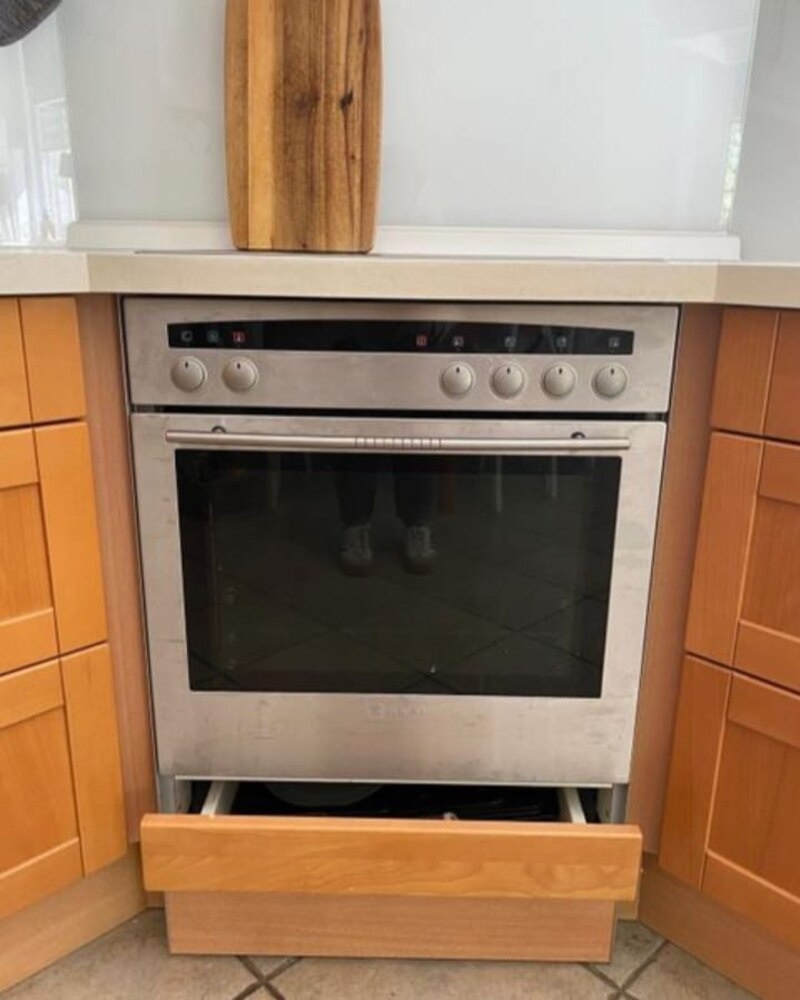 Buková moderní linka s vestavěnými spotřebiči,5897 - 5