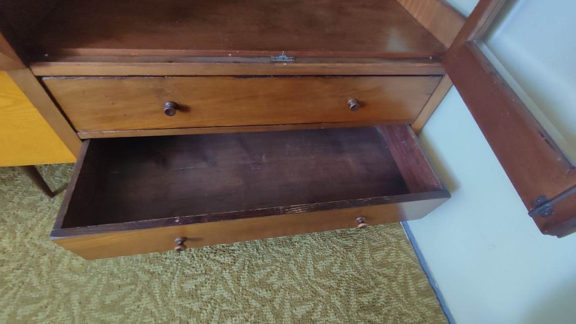 Starožitná vitrína (20.–30. roky, pôvodné sklo, masív - 5