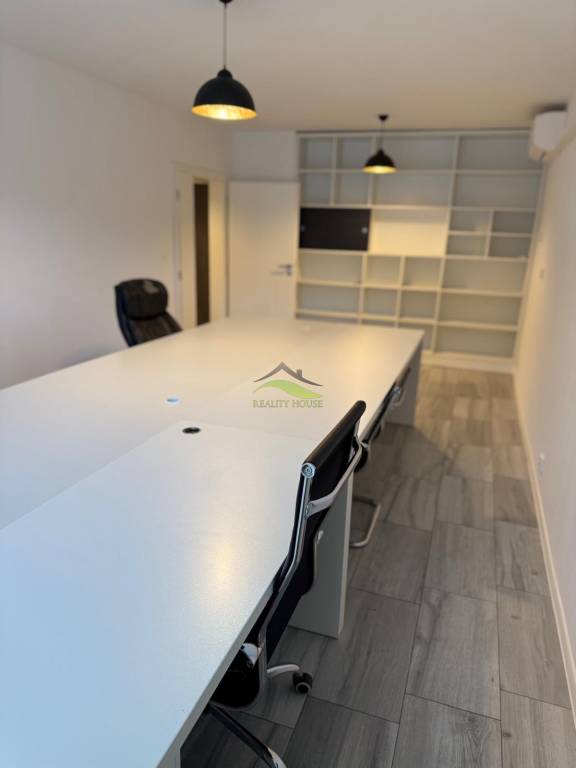 Administratívne priestory - Kancelárie na PRENÁJOM - 500 € m - 5