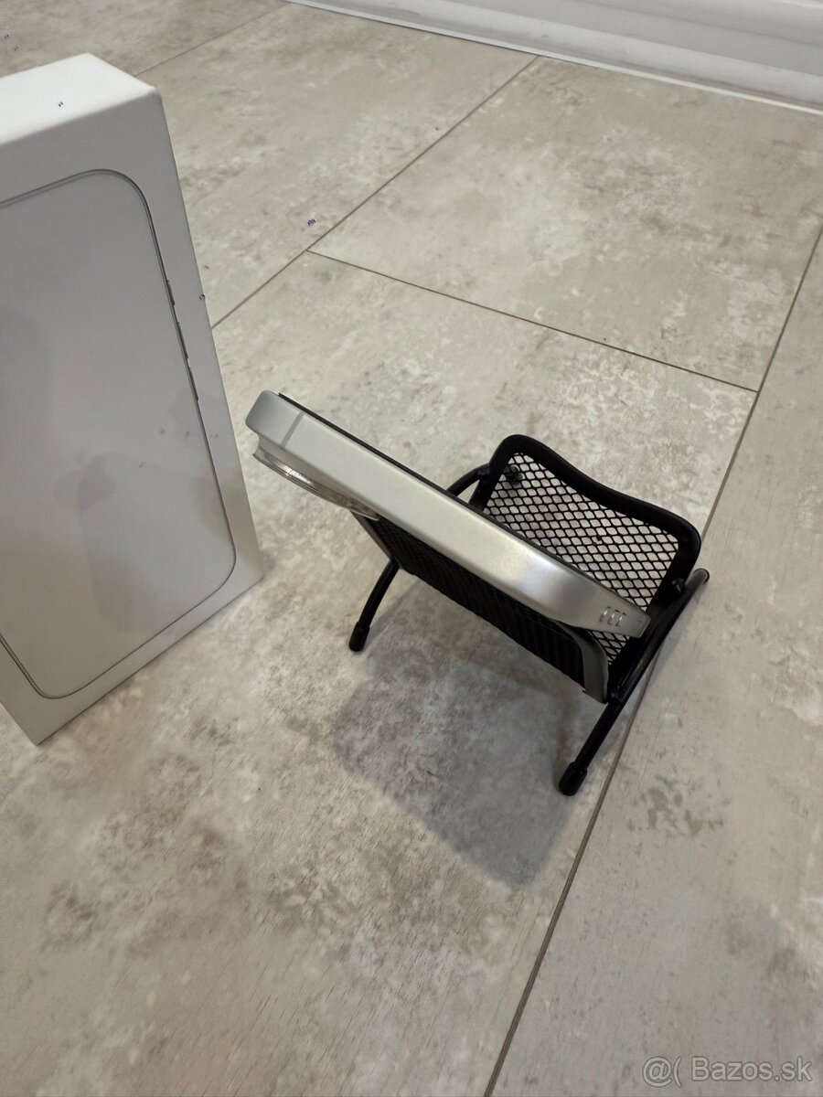 Apple iPhone 16 128GB - 5