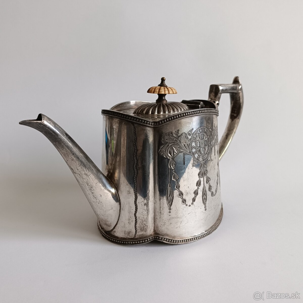 Starožitný zdobený postriebrený čajník - 5