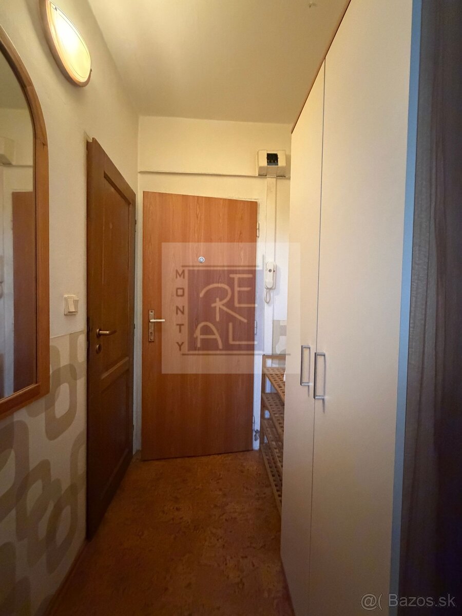 NA PREDAJ GARSÓNKA NITRA - CHRENOVÁ - 5