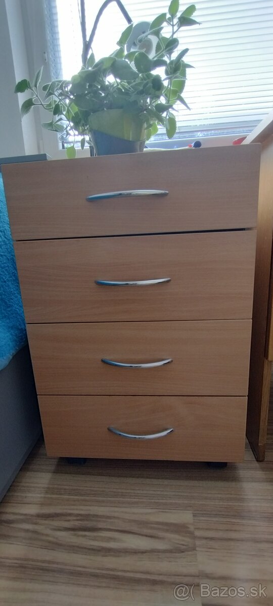 Stôl pod počítač - 5