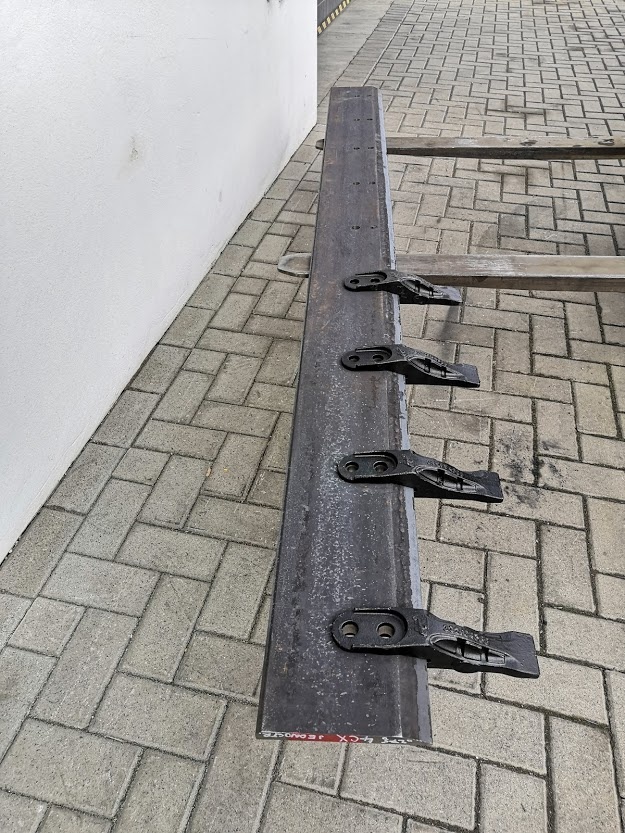 Hardoxový brit s dierami na zuby alebo obojstranný šrobovací - 5