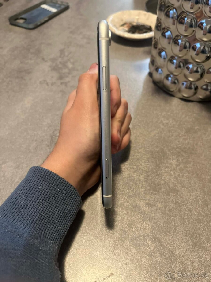 iPhone Xr white 64gb - 5
