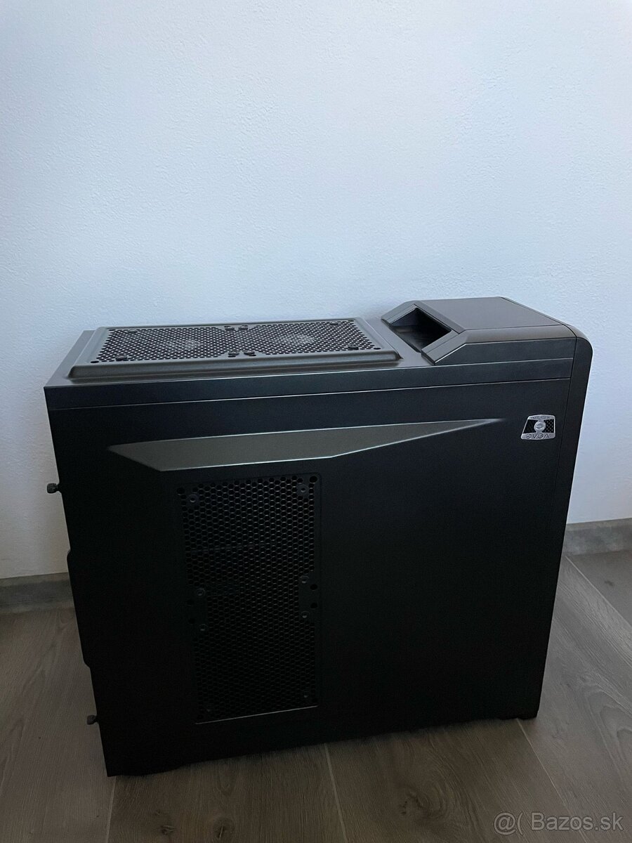 Skrinka Corsair Carbide 400R - 5