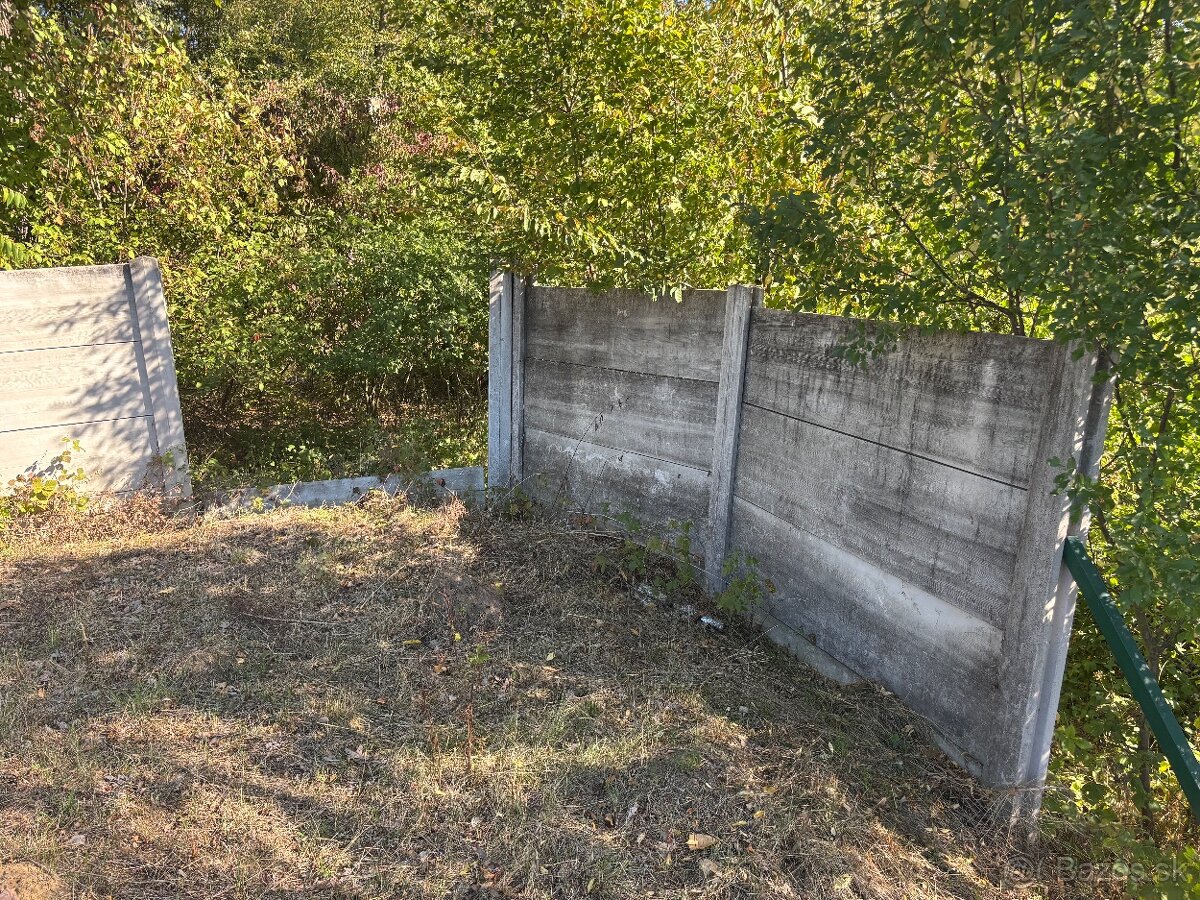 Betónový plot - 22m dlhý, 2m vysoký - 5