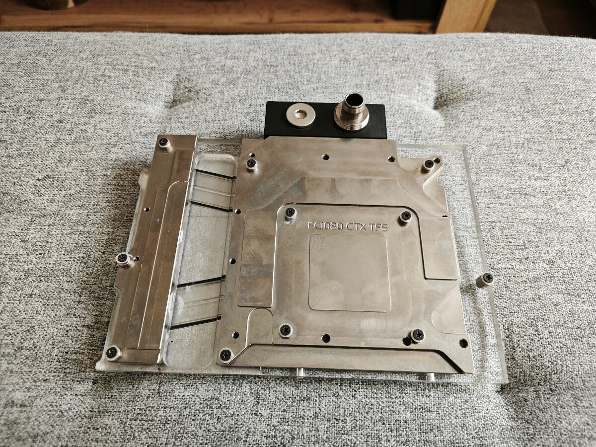 MSI GeForce GTX 1070 ARMOR - 5