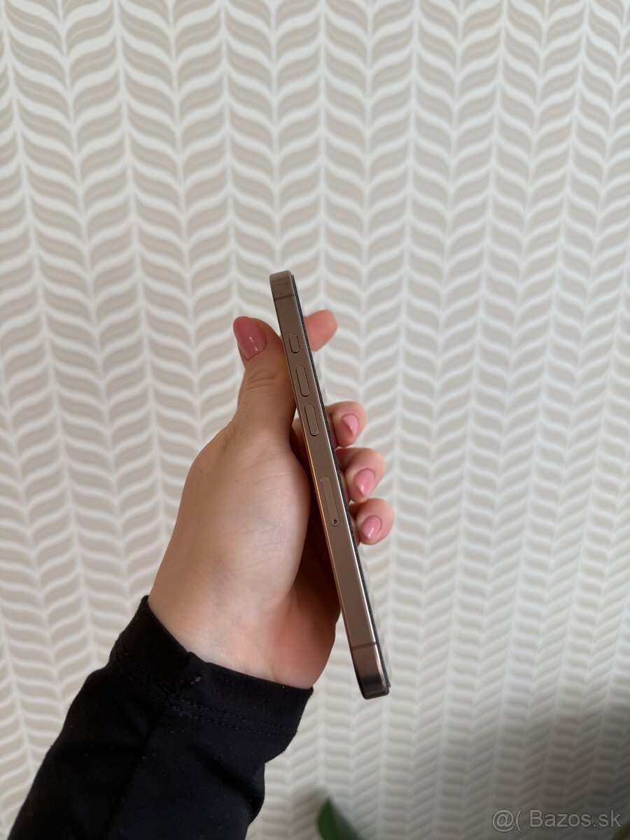 Apple iPhone 16Pro - 5