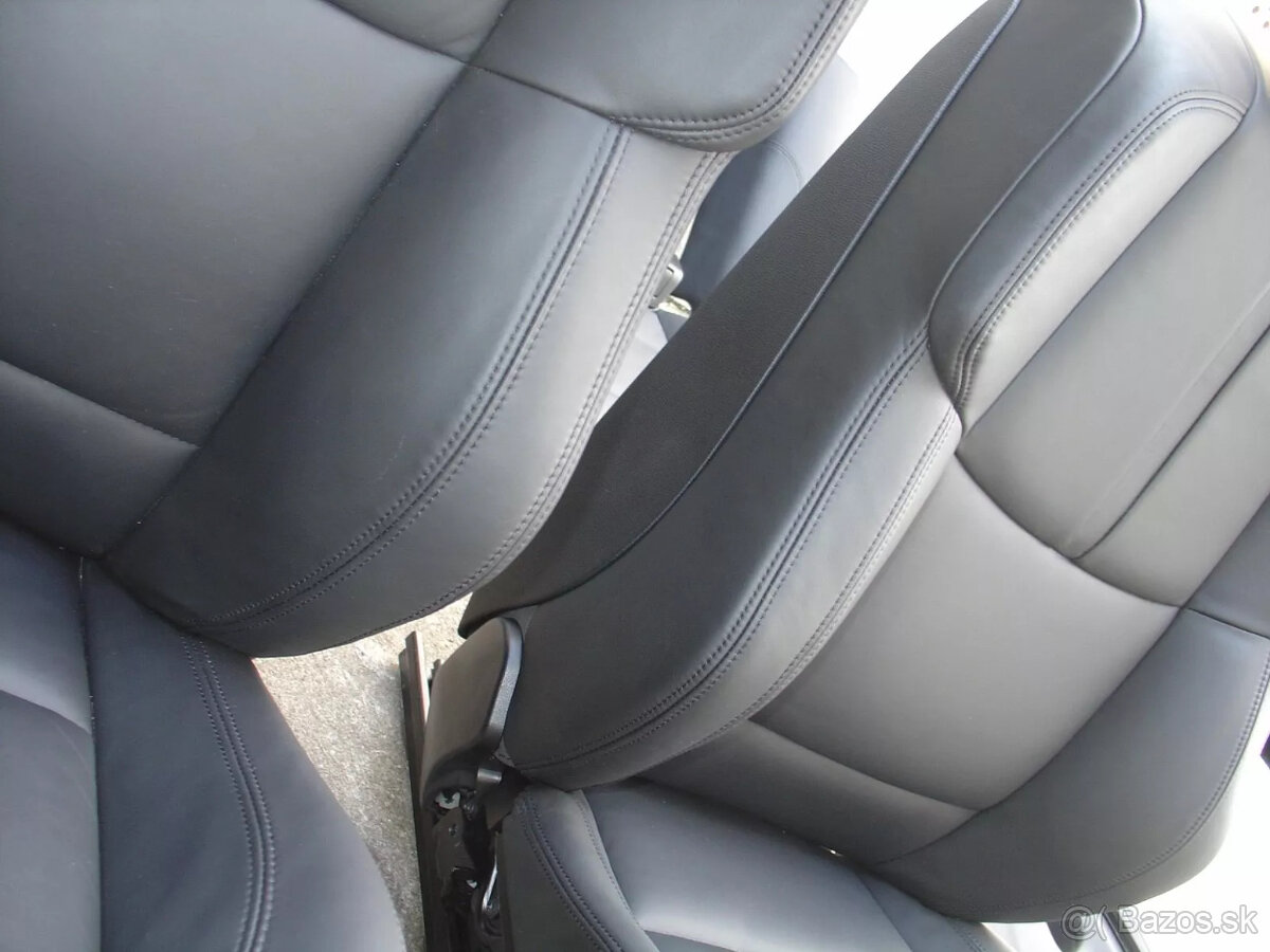 Vrátane prestavby BMW E93 M3 v koženom interiéri čiernych se - 5