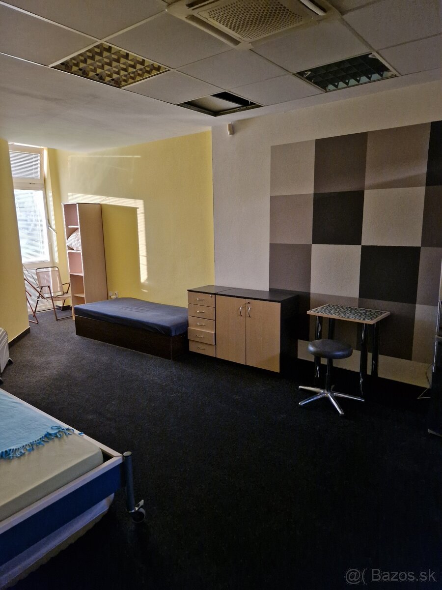 Predám prízemný priestor Piešťany ( Floreát ) - 5