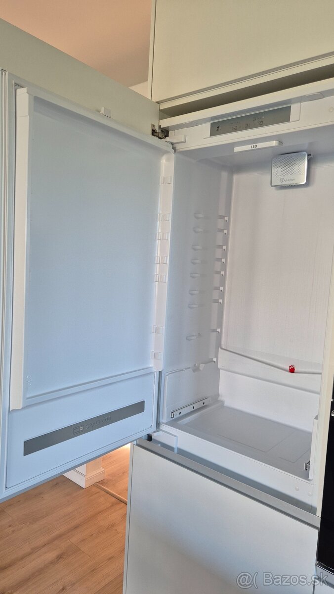 Whirlpool 70cm 400l vstavana kombinovana chladnicka - 5