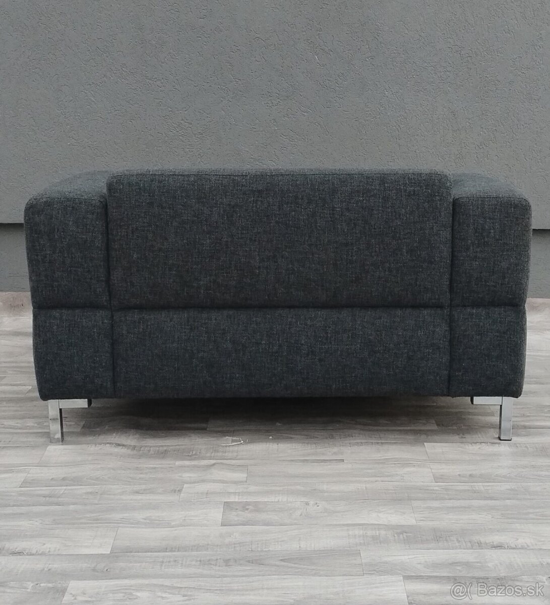 Pohovka sivá látková . - 5