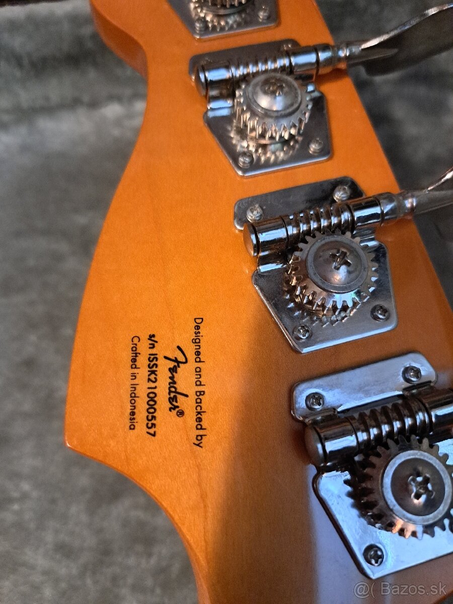 Basgitara Squier Classic Vibe '70s PB + pevný kufor - 5