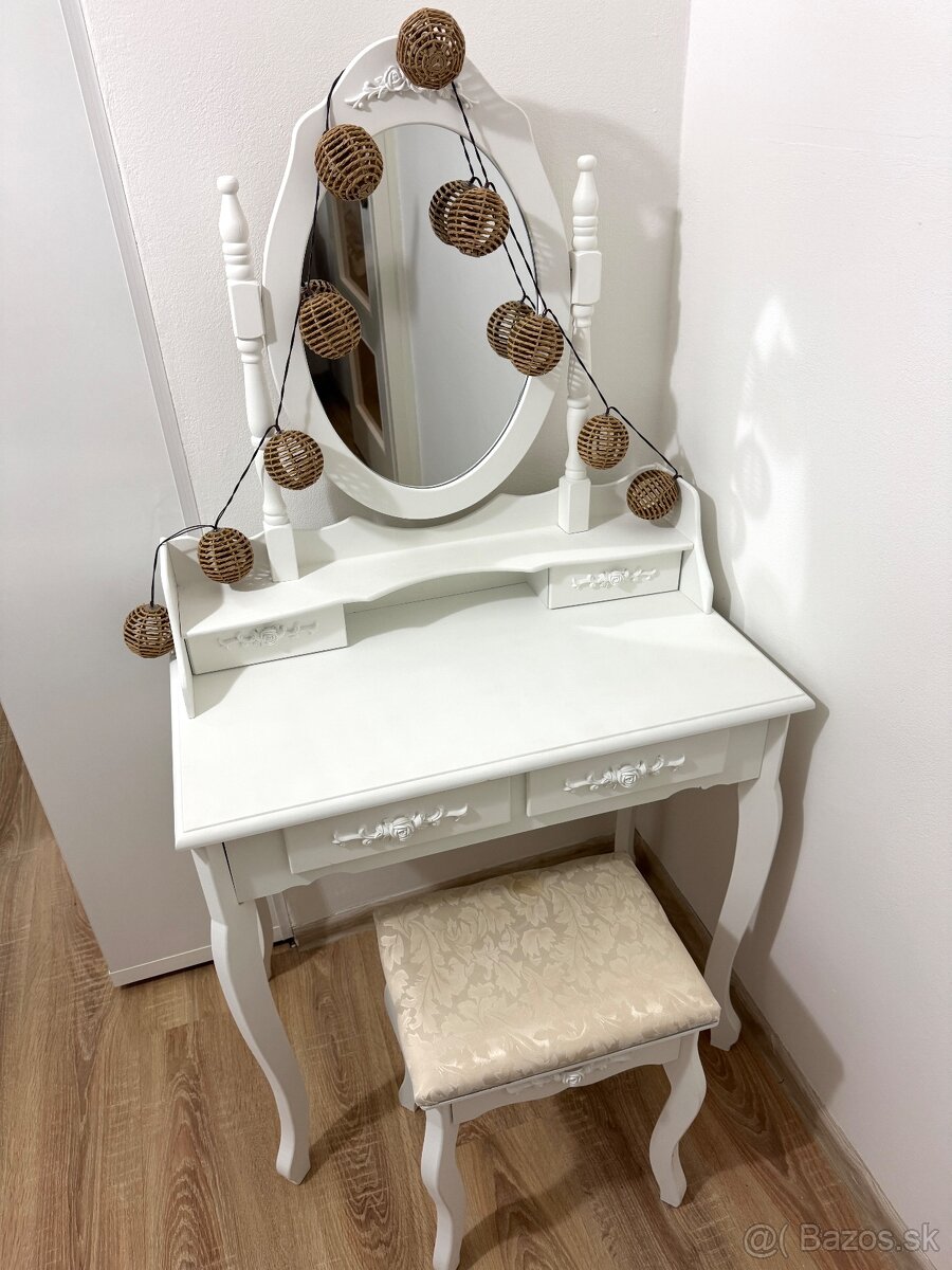 Kozmetický stolík - 5