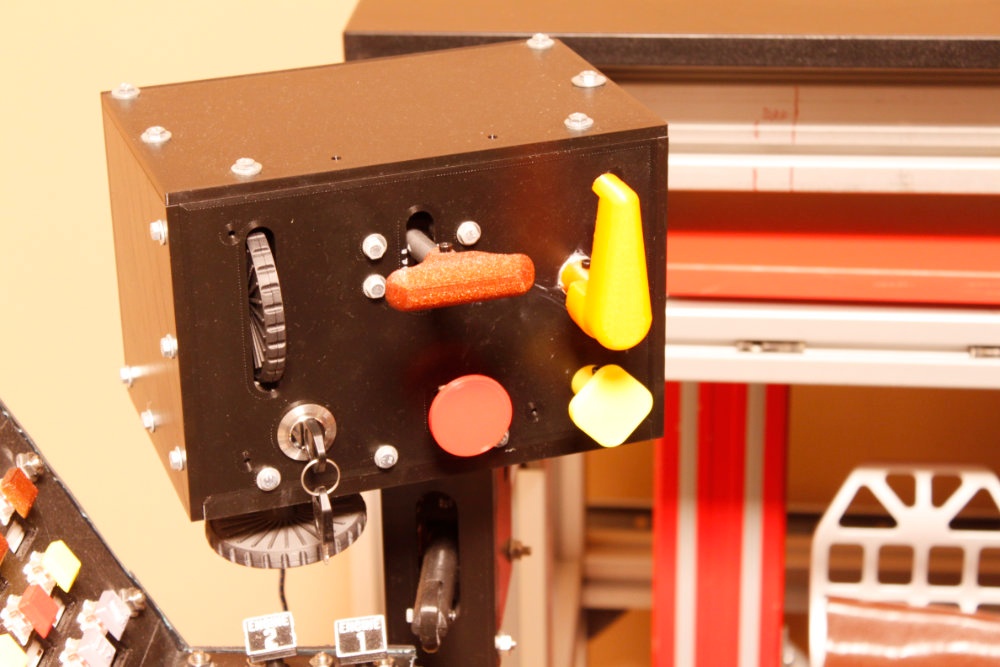 Predám herné kreslo so stolom a príslušenstvom - 5