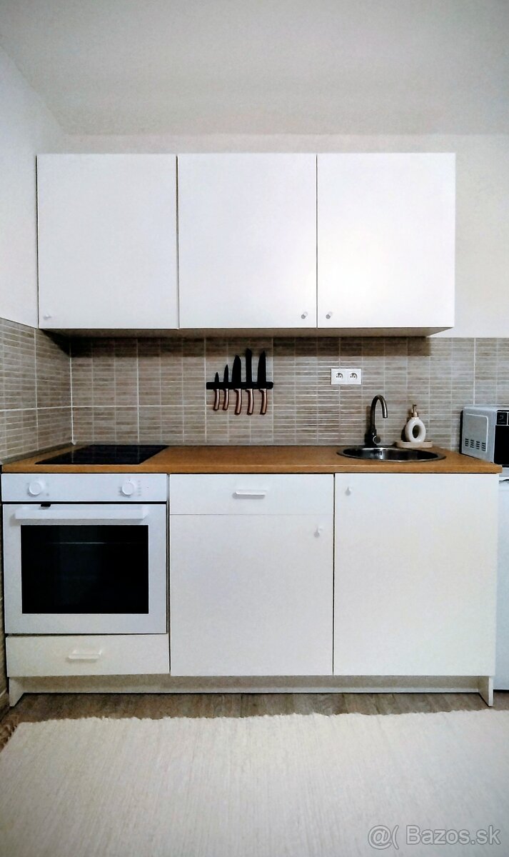 Útulná zariadená garsónka na prenájom v Leviciach - 5