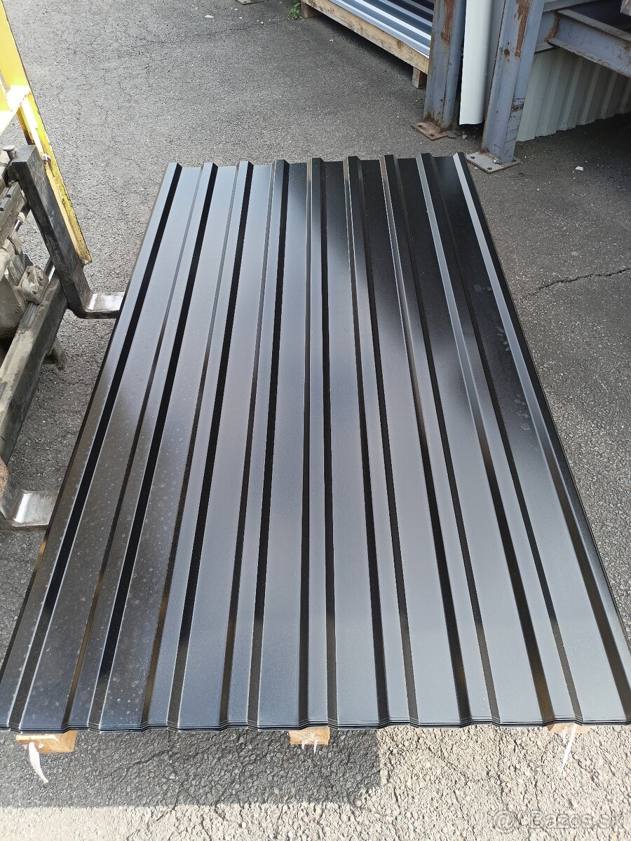 Trapezový plech T-18 čierna 0,5hr. 2m - 5