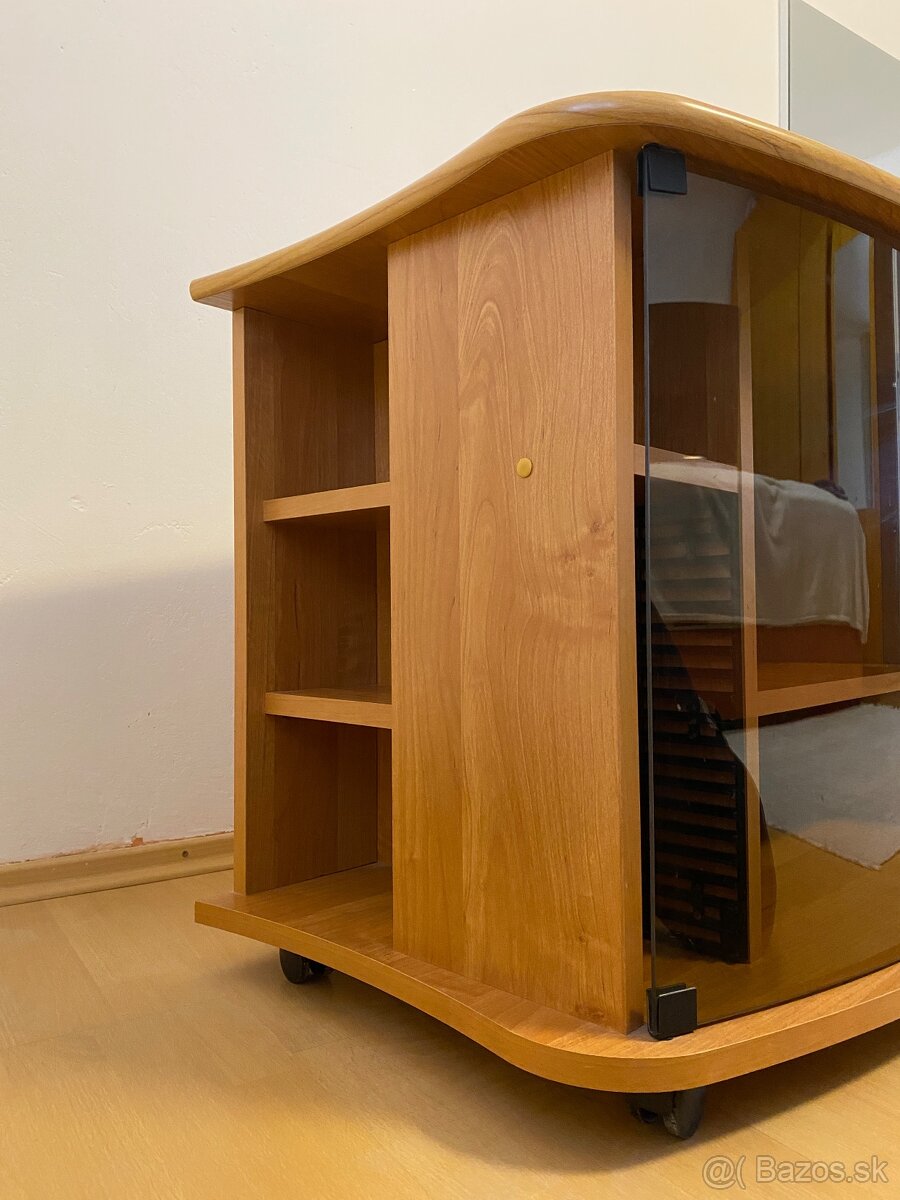 Stolík pod televízor s kolieskami - 5