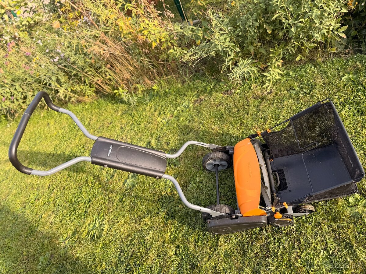 Ručná vretenová kosačka Fiskars - 5