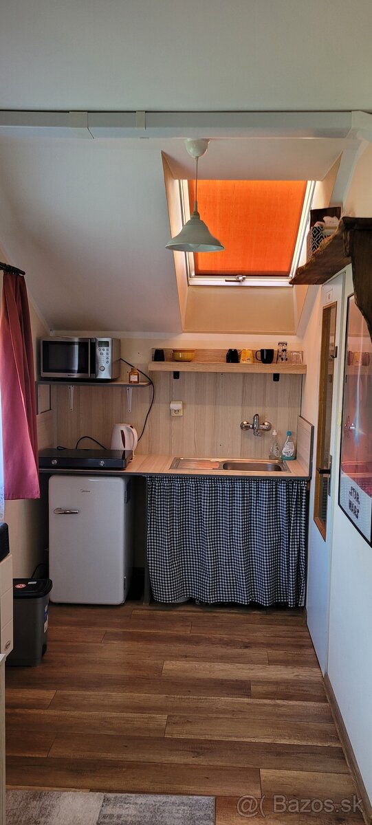 Izba s kúpelňou a kuchynkou na prenájom - 5