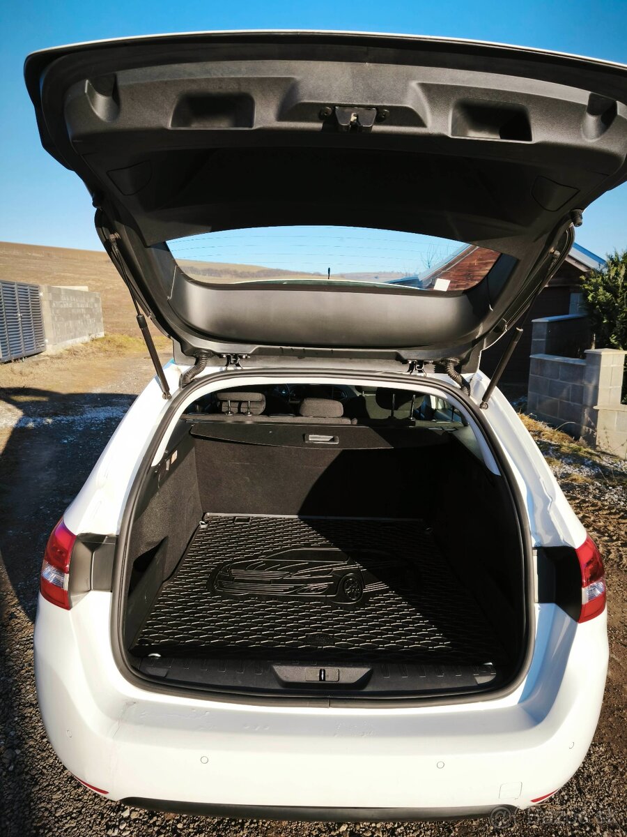 Predám auto Peugeot 308 sw 1.6HDi - 5