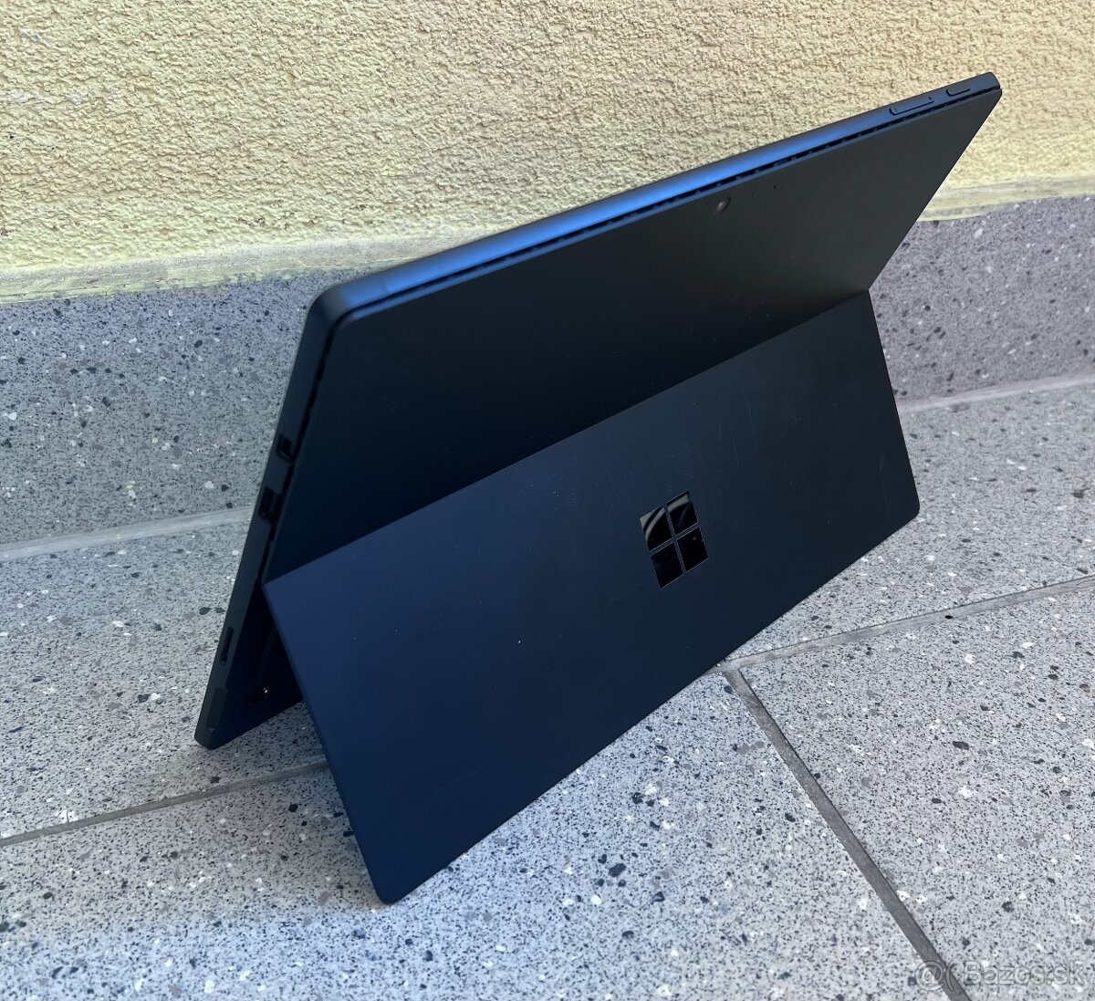 Microsoft Surface Pro 6 / i5-8350U / 8GB RAM / 256GB / 12" - 5