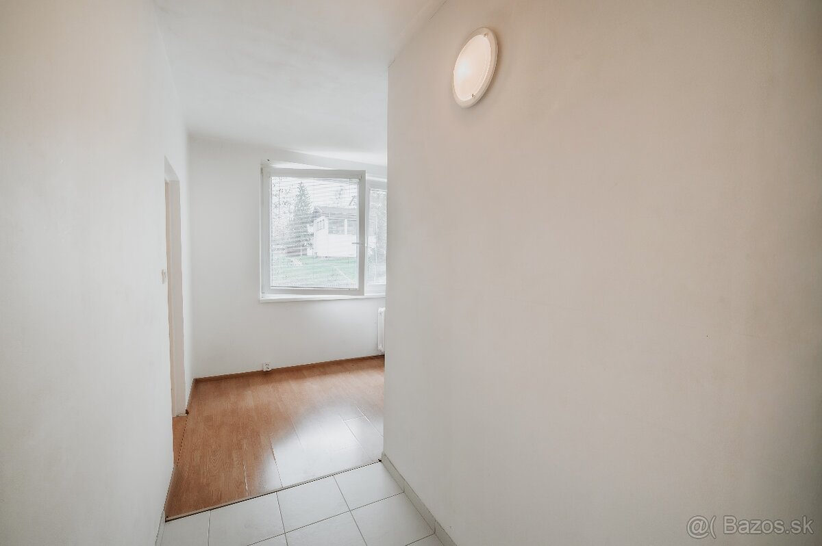 Ponúkame na PRENÁJOM 1 izbový byt na ulici Komenského 16 - 5