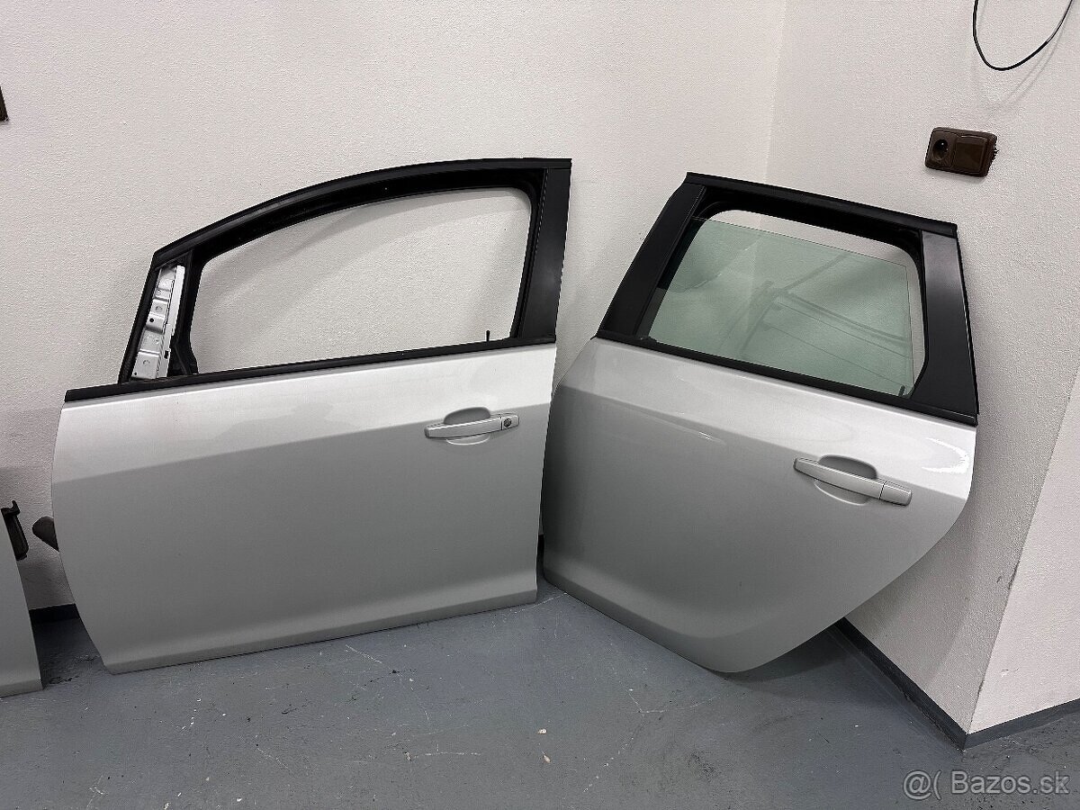 Opel Astra J kombi boční dveře - 5