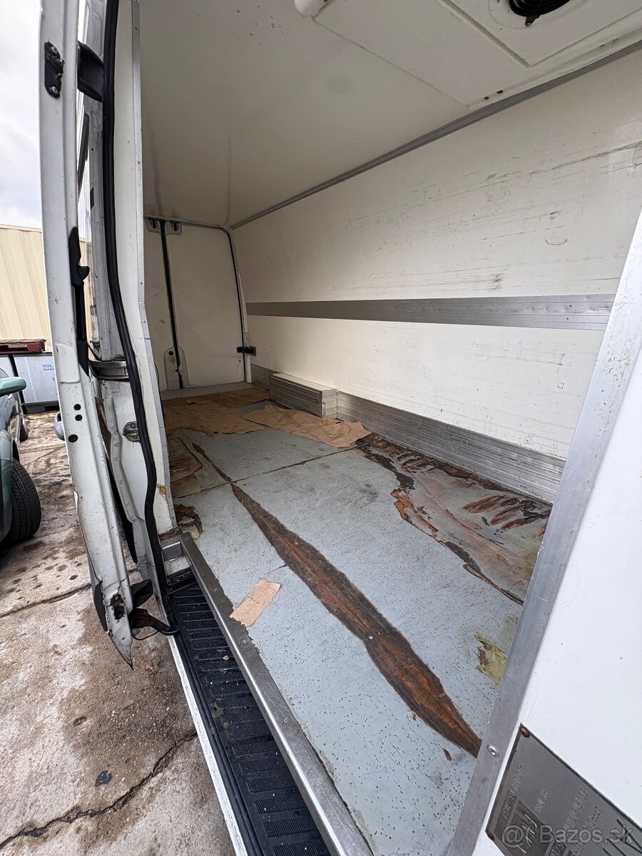 NEPOJAZDNÝ VW Crafter s chkadeným a hydr.čelom - 5