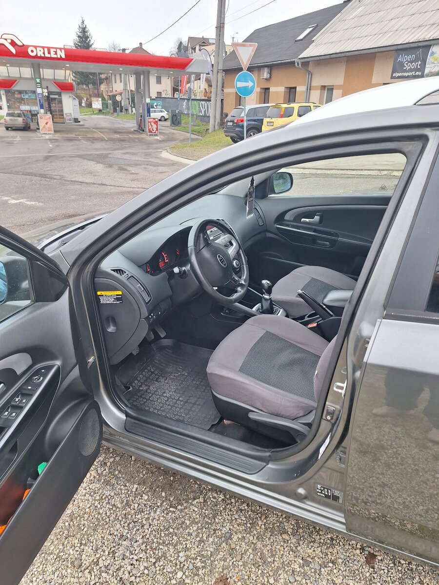 Kia ceed kombi 1.6 crdi M6 - 5