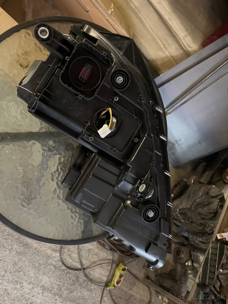 Predám práve svetlo na passat b7 čísto nove - 5