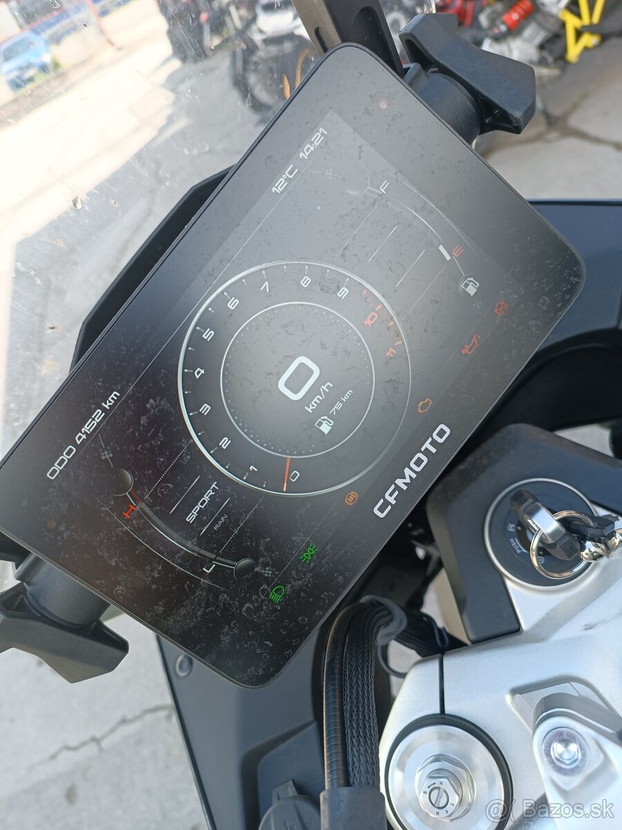 CF Moto 800 MT
