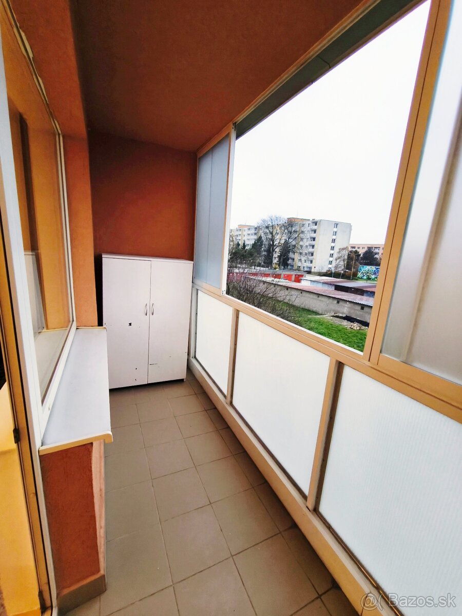 Priestranná garsónka s loggiou pri Auparku - 5