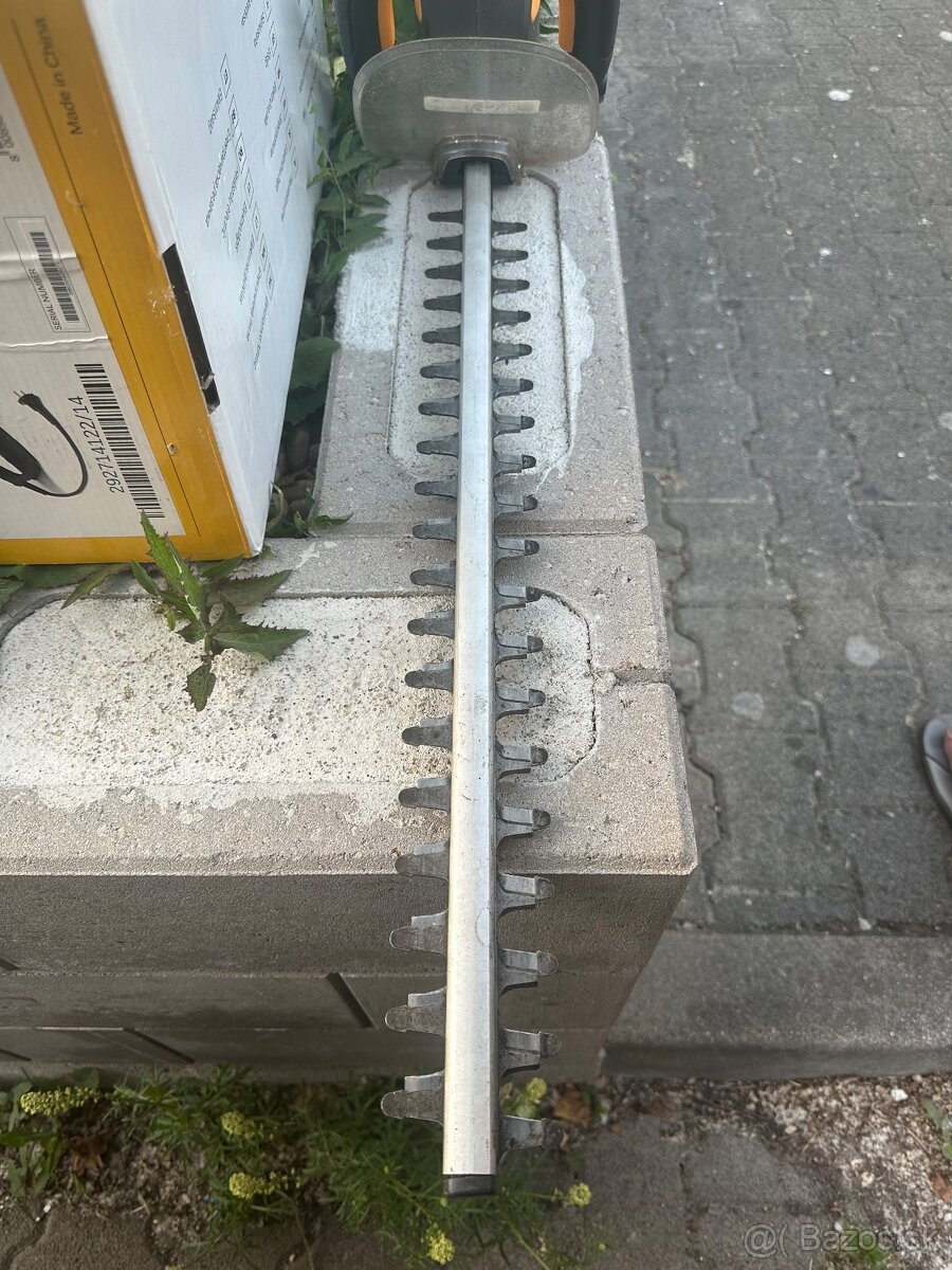 Elektrický plotostrih STIGA HT 106C (SHT 600) na ND - 5