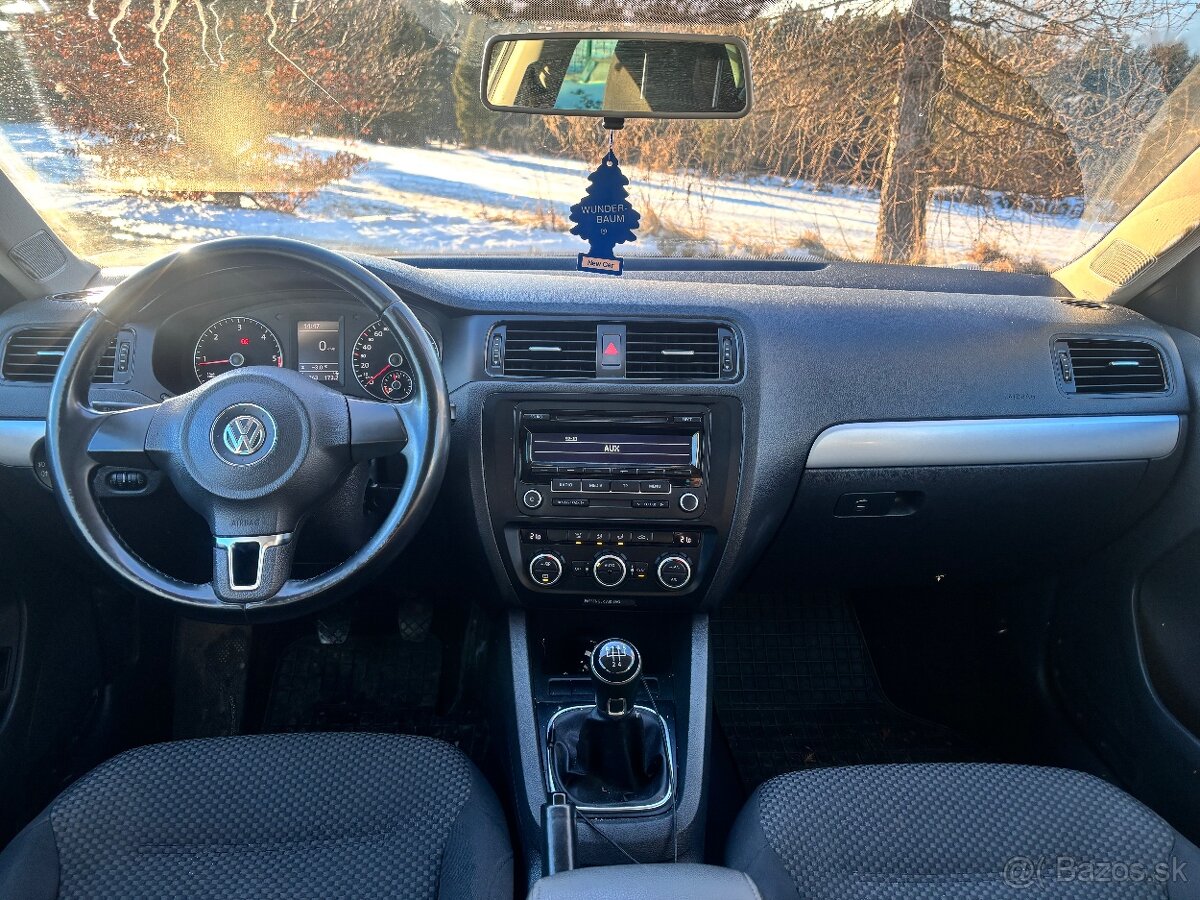 Volkswagen Jetta - 5